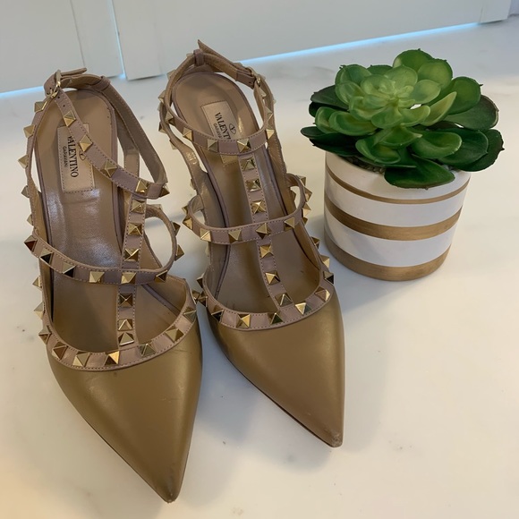 Valentino Garavani Shoes - 🌿VALENTINO ROCKSTUD HEELS SIZE 40.5 NUDE🌿